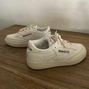 Reebok Club C sneakers: Maroon.